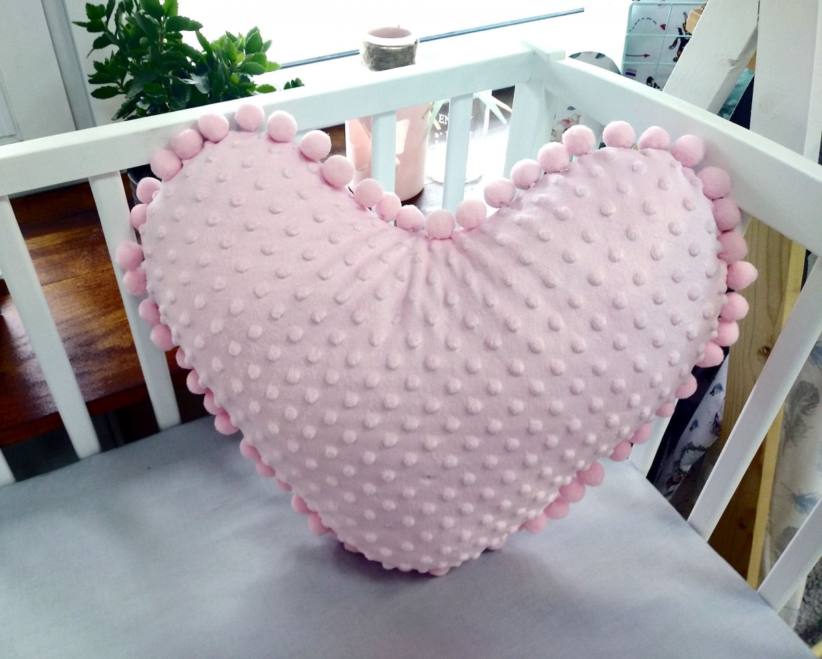 Poduszka z imieniem Nikola w kształcie serca