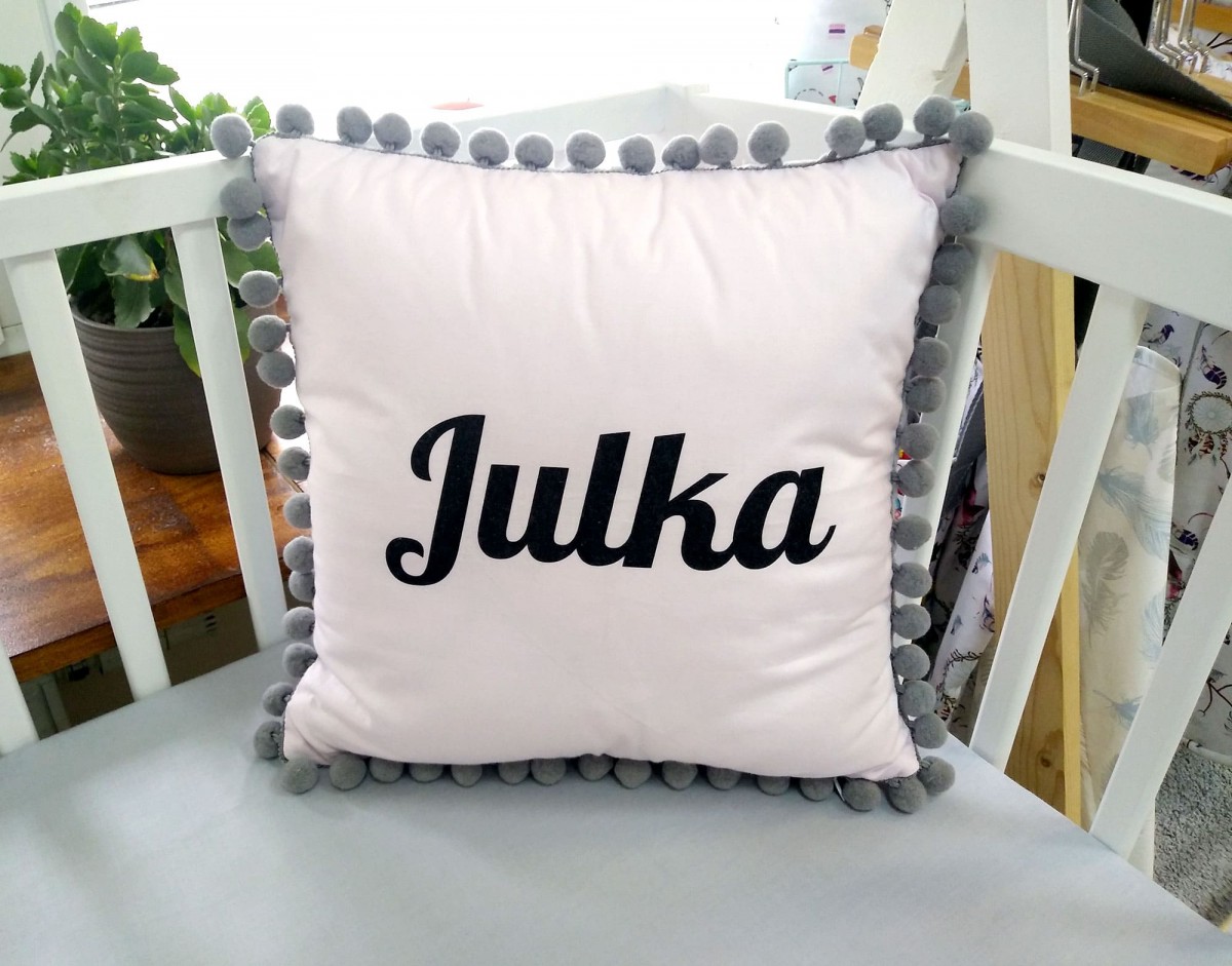 Poduszka z imieniem Julka w kształcie kwadratu