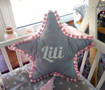 Poduszka z imieniem Lili w kształcie gwiazdki